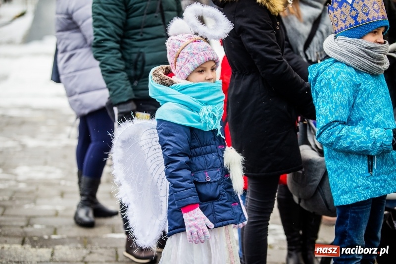 Zdjęcie w galerii na portalu naszraciborz.pl: Raciborski Orszak Trzech Króli tym razem miał trzy strumienie WIDEO wiadomości z regionu