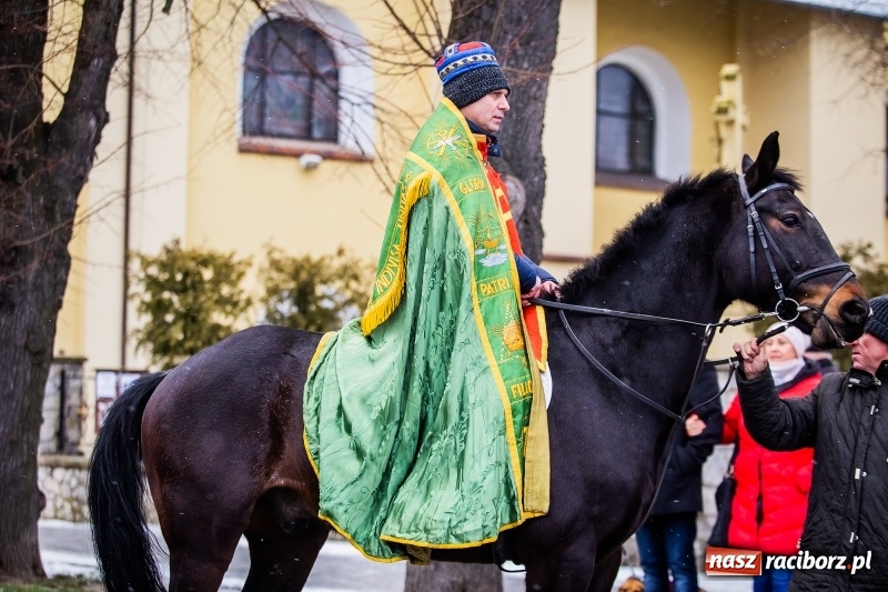 Zdjęcie w galerii na portalu naszraciborz.pl: Raciborski Orszak Trzech Króli tym razem miał trzy strumienie WIDEO wiadomości z regionu