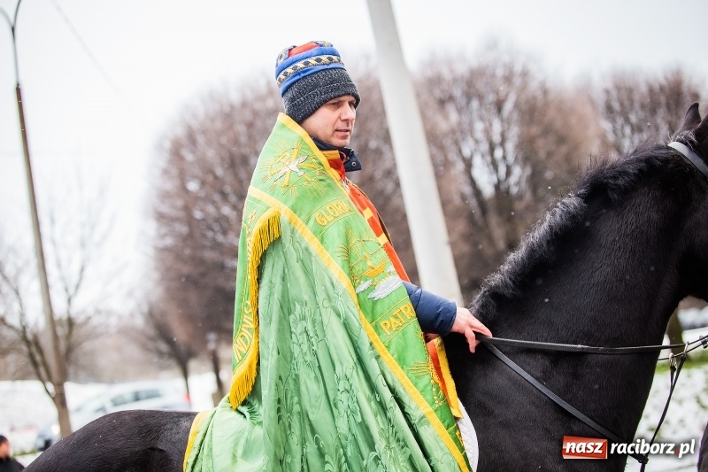 Zdjęcie w galerii na portalu naszraciborz.pl: Raciborski Orszak Trzech Króli tym razem miał trzy strumienie WIDEO wiadomości z regionu