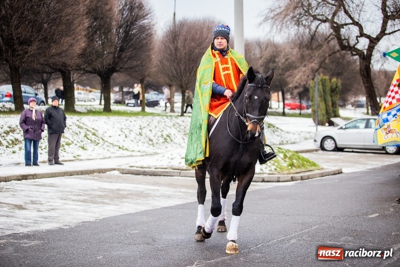Zdjęcie w galerii na portalu naszraciborz.pl: Raciborski Orszak Trzech Króli tym razem miał trzy strumienie WIDEO wiadomości z regionu