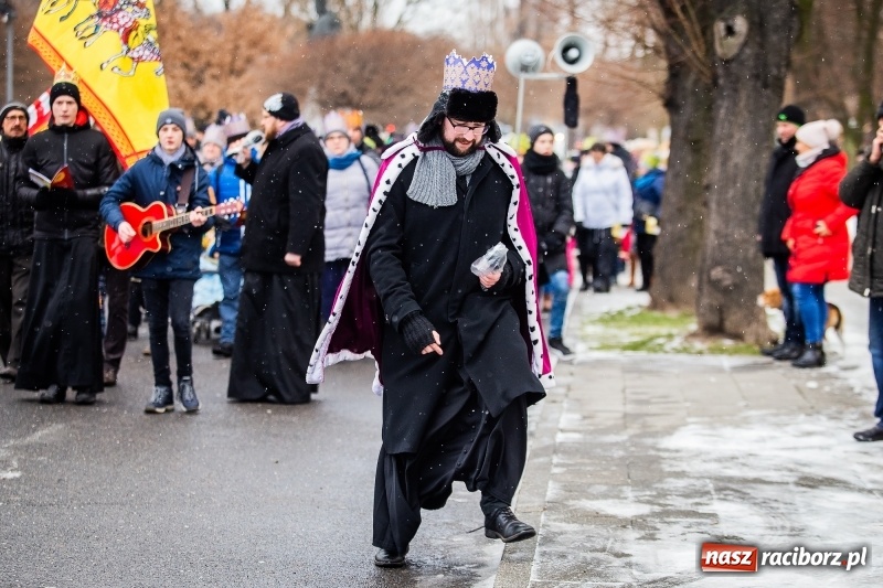 Zdjęcie w galerii na portalu naszraciborz.pl: Raciborski Orszak Trzech Króli tym razem miał trzy strumienie WIDEO wiadomości z regionu