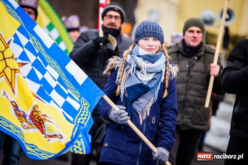 Zdjęcie w galerii na portalu naszraciborz.pl: Raciborski Orszak Trzech Króli tym razem miał trzy strumienie WIDEO wiadomości z regionu