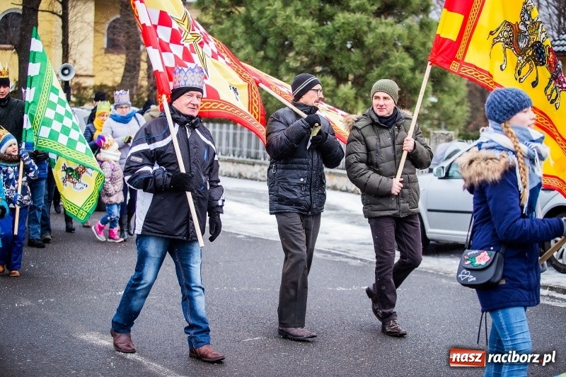 Zdjęcie w galerii na portalu naszraciborz.pl: Raciborski Orszak Trzech Króli tym razem miał trzy strumienie WIDEO wiadomości z regionu