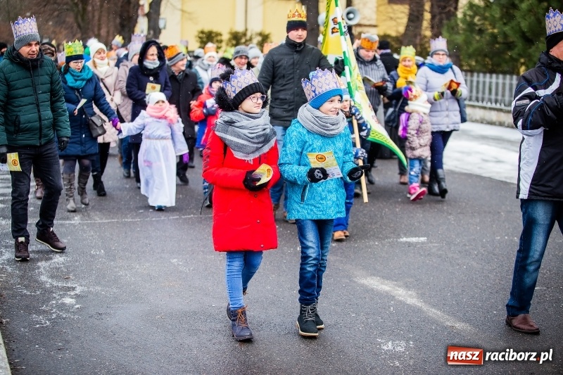 Zdjęcie w galerii na portalu naszraciborz.pl: Raciborski Orszak Trzech Króli tym razem miał trzy strumienie WIDEO wiadomości z regionu