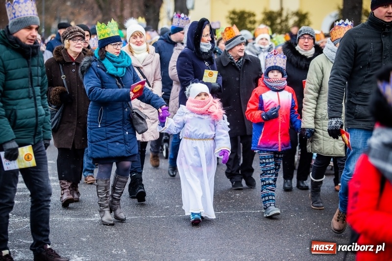Zdjęcie w galerii na portalu naszraciborz.pl: Raciborski Orszak Trzech Króli tym razem miał trzy strumienie WIDEO wiadomości z regionu