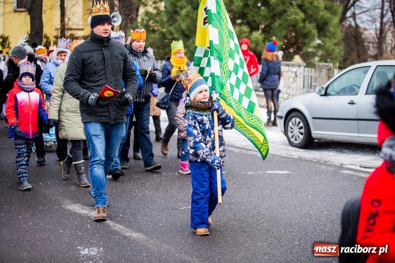 Zdjęcie w galerii na portalu naszraciborz.pl: Raciborski Orszak Trzech Króli tym razem miał trzy strumienie WIDEO wiadomości z regionu