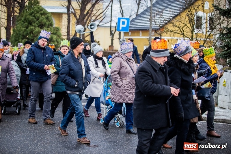 Zdjęcie w galerii na portalu naszraciborz.pl: Raciborski Orszak Trzech Króli tym razem miał trzy strumienie WIDEO wiadomości z regionu