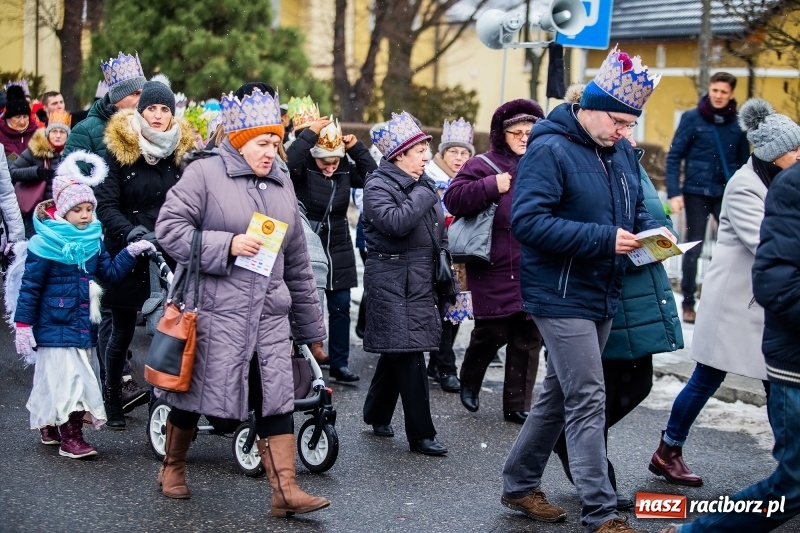 Zdjęcie w galerii na portalu naszraciborz.pl: Raciborski Orszak Trzech Króli tym razem miał trzy strumienie WIDEO wiadomości z regionu