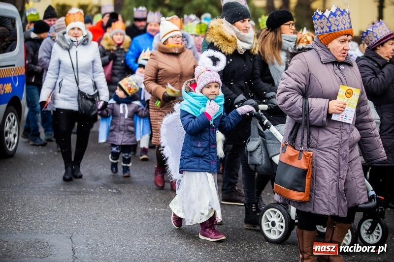 Zdjęcie w galerii na portalu naszraciborz.pl: Raciborski Orszak Trzech Króli tym razem miał trzy strumienie WIDEO wiadomości z regionu