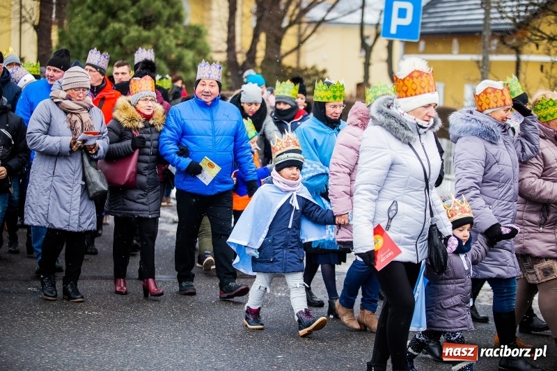 Zdjęcie w galerii na portalu naszraciborz.pl: Raciborski Orszak Trzech Króli tym razem miał trzy strumienie WIDEO wiadomości z regionu