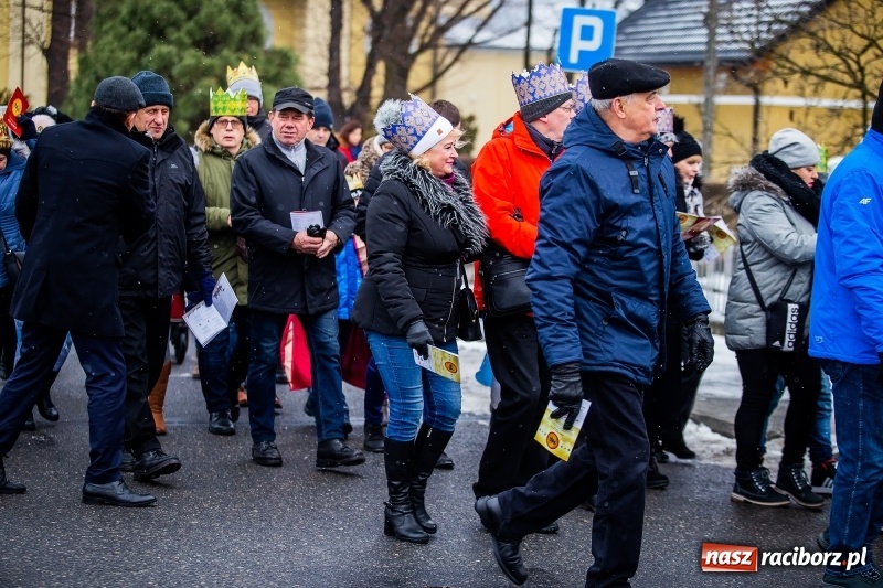 Zdjęcie w galerii na portalu naszraciborz.pl: Raciborski Orszak Trzech Króli tym razem miał trzy strumienie WIDEO wiadomości z regionu