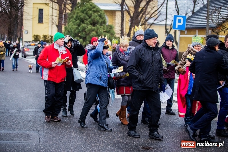 Zdjęcie w galerii na portalu naszraciborz.pl: Raciborski Orszak Trzech Króli tym razem miał trzy strumienie WIDEO wiadomości z regionu