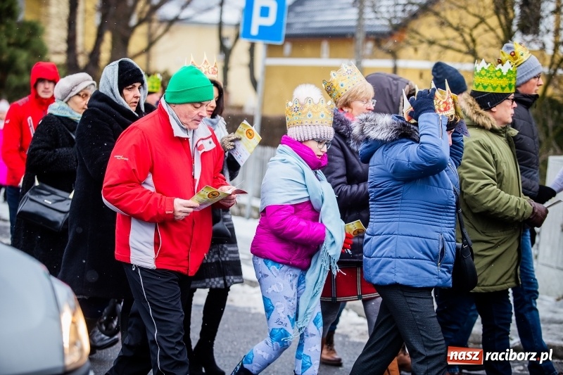Zdjęcie w galerii na portalu naszraciborz.pl: Raciborski Orszak Trzech Króli tym razem miał trzy strumienie WIDEO wiadomości z regionu