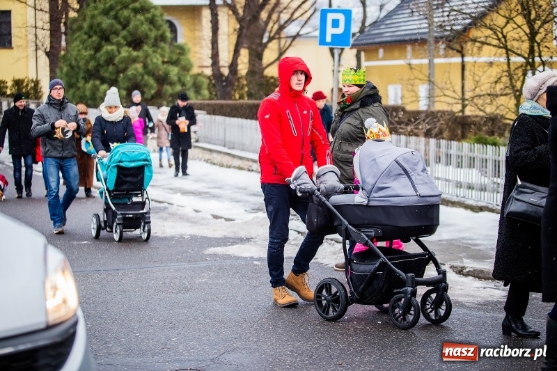 Zdjęcie w galerii na portalu naszraciborz.pl: Raciborski Orszak Trzech Króli tym razem miał trzy strumienie WIDEO wiadomości z regionu