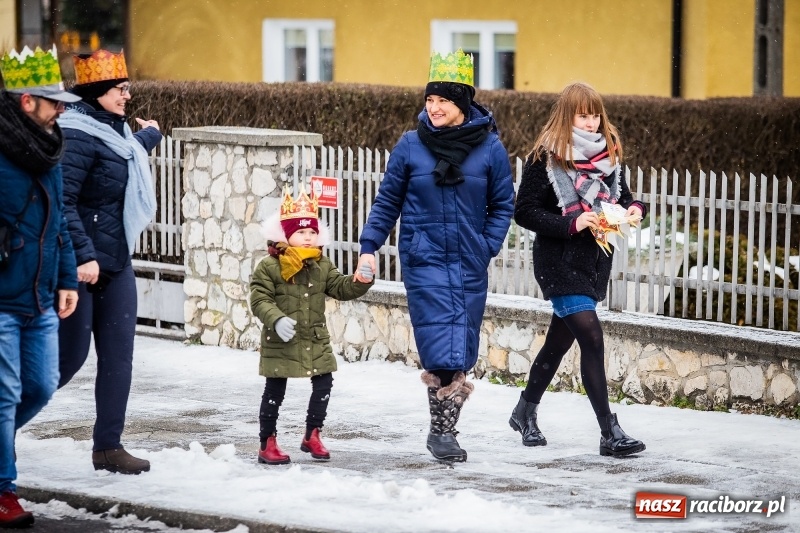 Zdjęcie w galerii na portalu naszraciborz.pl: Raciborski Orszak Trzech Króli tym razem miał trzy strumienie WIDEO wiadomości z regionu