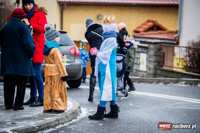 Zdjęcie w galerii na portalu naszraciborz.pl: Raciborski Orszak Trzech Króli tym razem miał trzy strumienie WIDEO wiadomości z regionu
