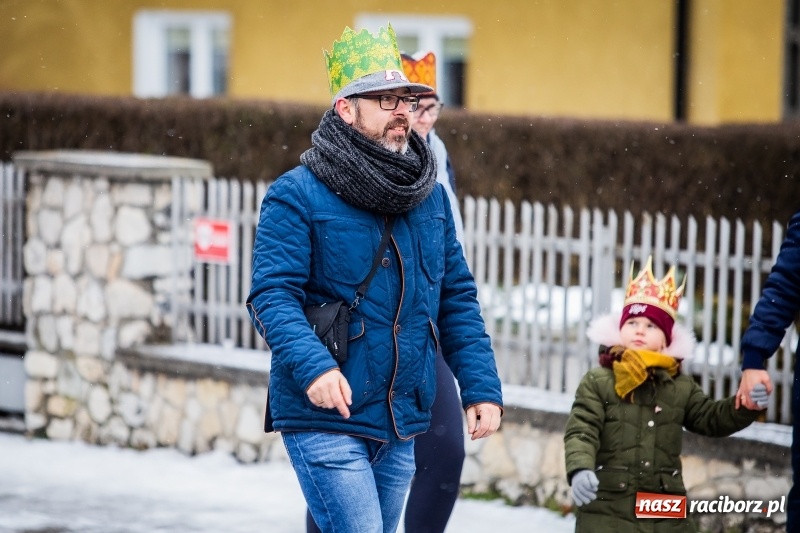 Zdjęcie w galerii na portalu naszraciborz.pl: Raciborski Orszak Trzech Króli tym razem miał trzy strumienie WIDEO wiadomości z regionu