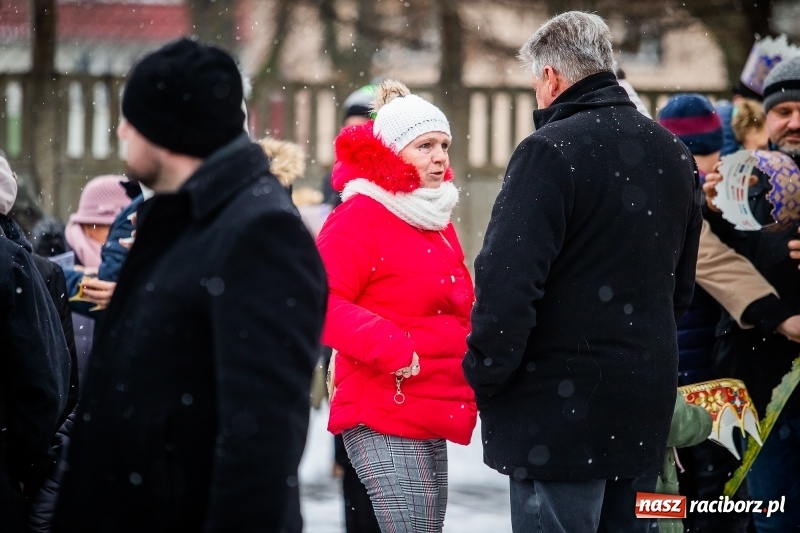 Zdjęcie w galerii na portalu naszraciborz.pl: Raciborski Orszak Trzech Króli tym razem miał trzy strumienie WIDEO wiadomości z regionu