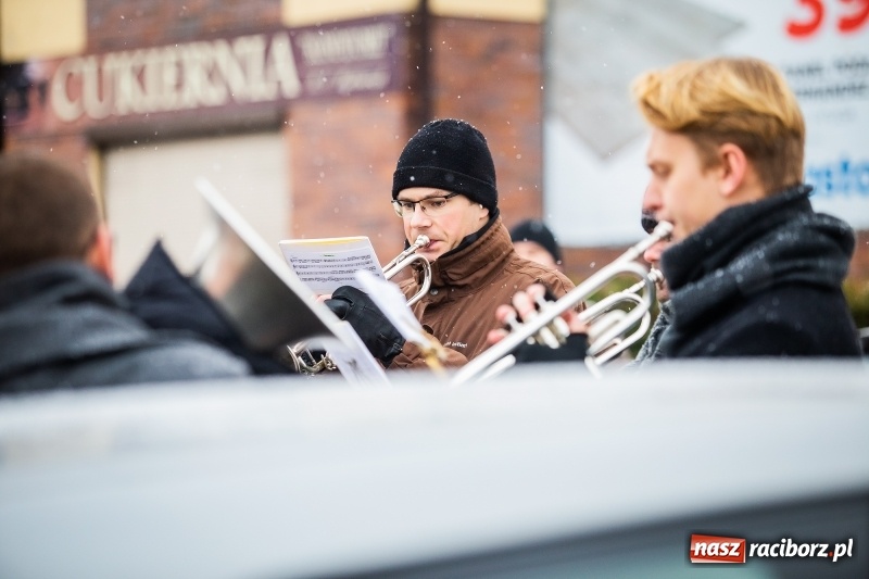 Zdjęcie w galerii na portalu naszraciborz.pl: Raciborski Orszak Trzech Króli tym razem miał trzy strumienie WIDEO wiadomości z regionu