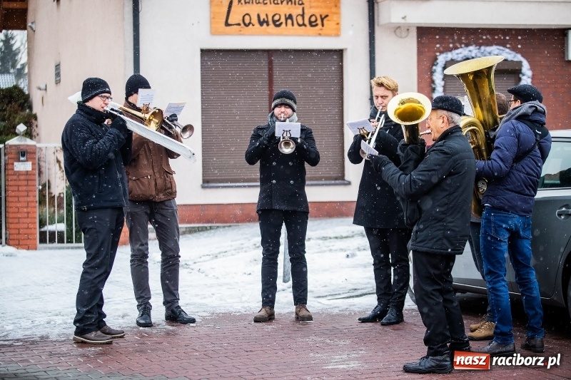 Zdjęcie w galerii na portalu naszraciborz.pl: Raciborski Orszak Trzech Króli tym razem miał trzy strumienie WIDEO wiadomości z regionu
