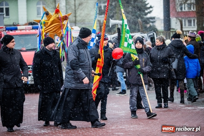 Zdjęcie w galerii na portalu naszraciborz.pl: Raciborski Orszak Trzech Króli tym razem miał trzy strumienie WIDEO wiadomości z regionu