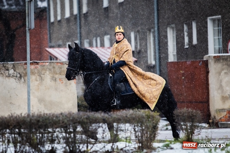 Zdjęcie w galerii na portalu naszraciborz.pl: Raciborski Orszak Trzech Króli tym razem miał trzy strumienie WIDEO wiadomości z regionu