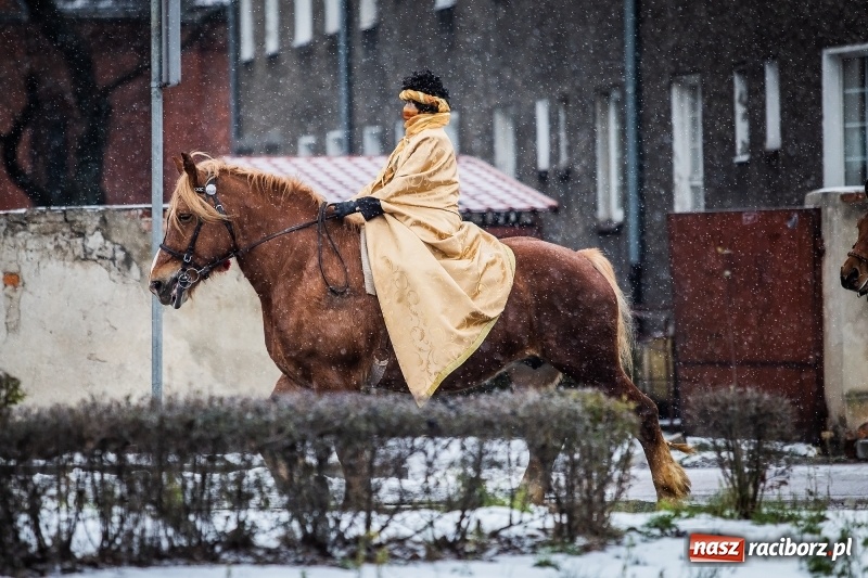 Zdjęcie w galerii na portalu naszraciborz.pl: Raciborski Orszak Trzech Króli tym razem miał trzy strumienie WIDEO wiadomości z regionu