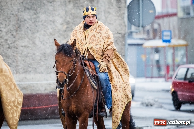 Zdjęcie w galerii na portalu naszraciborz.pl: Raciborski Orszak Trzech Króli tym razem miał trzy strumienie WIDEO wiadomości z regionu