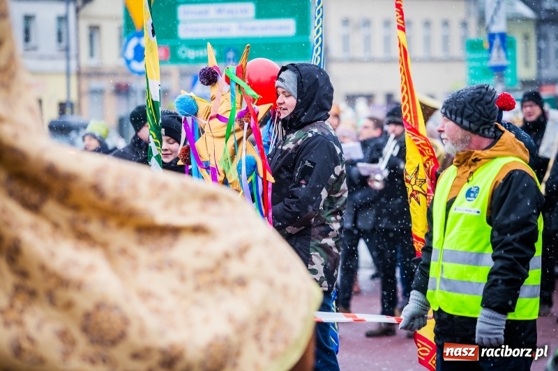 Zdjęcie w galerii na portalu naszraciborz.pl: Raciborski Orszak Trzech Króli tym razem miał trzy strumienie WIDEO wiadomości z regionu