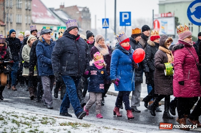 Zdjęcie w galerii na portalu naszraciborz.pl: Raciborski Orszak Trzech Króli tym razem miał trzy strumienie WIDEO wiadomości z regionu
