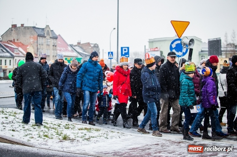 Zdjęcie w galerii na portalu naszraciborz.pl: Raciborski Orszak Trzech Króli tym razem miał trzy strumienie WIDEO wiadomości z regionu