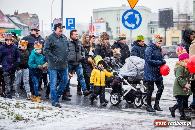 Zdjęcie w galerii na portalu naszraciborz.pl: Raciborski Orszak Trzech Króli tym razem miał trzy strumienie WIDEO wiadomości z regionu