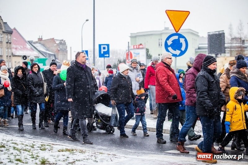 Zdjęcie w galerii na portalu naszraciborz.pl: Raciborski Orszak Trzech Króli tym razem miał trzy strumienie WIDEO wiadomości z regionu