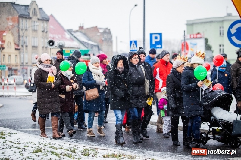 Zdjęcie w galerii na portalu naszraciborz.pl: Raciborski Orszak Trzech Króli tym razem miał trzy strumienie WIDEO wiadomości z regionu