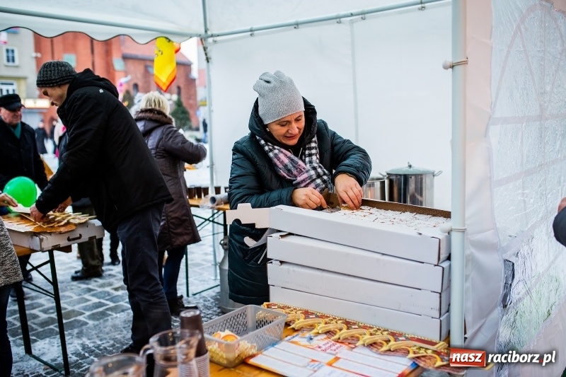 Zdjęcie w galerii na portalu naszraciborz.pl: Raciborski Orszak Trzech Króli tym razem miał trzy strumienie WIDEO wiadomości z regionu