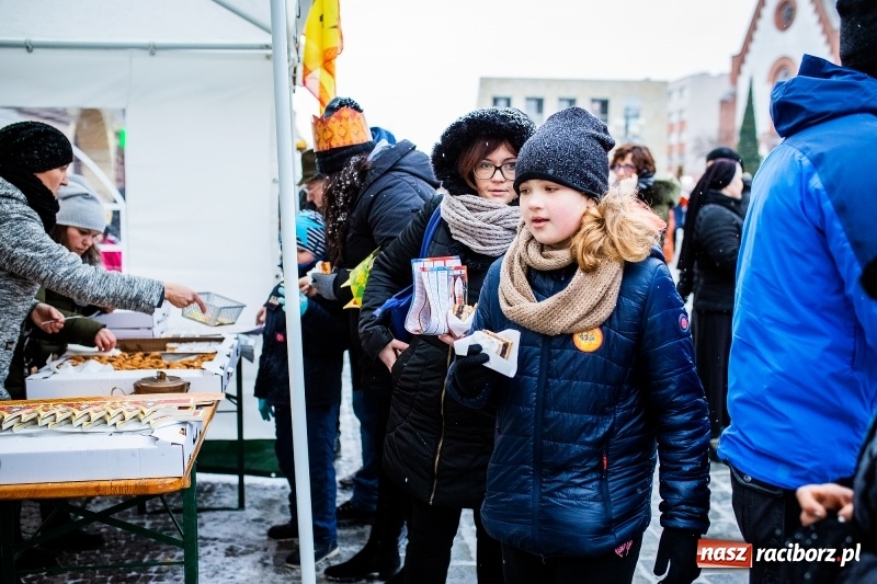 Zdjęcie w galerii na portalu naszraciborz.pl: Raciborski Orszak Trzech Króli tym razem miał trzy strumienie WIDEO wiadomości z regionu