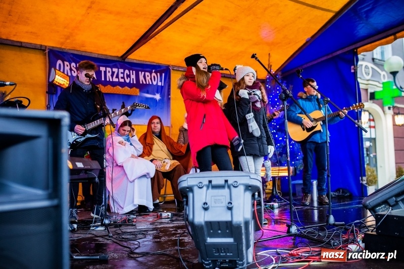Zdjęcie w galerii na portalu naszraciborz.pl: Raciborski Orszak Trzech Króli tym razem miał trzy strumienie WIDEO wiadomości z regionu