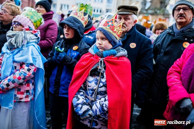 Zdjęcie w galerii na portalu naszraciborz.pl: Raciborski Orszak Trzech Króli tym razem miał trzy strumienie WIDEO wiadomości z regionu