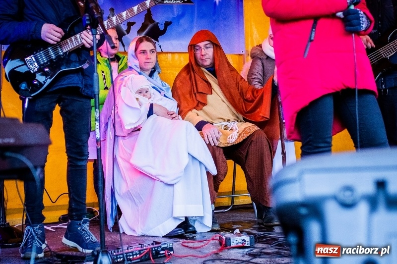 Zdjęcie w galerii na portalu naszraciborz.pl: Raciborski Orszak Trzech Króli tym razem miał trzy strumienie WIDEO wiadomości z regionu