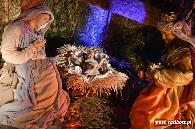 Zdjęcie w galerii na portalu naszraciborz.pl: Raciborski Orszak Trzech Króli tym razem miał trzy strumienie WIDEO wiadomości z regionu