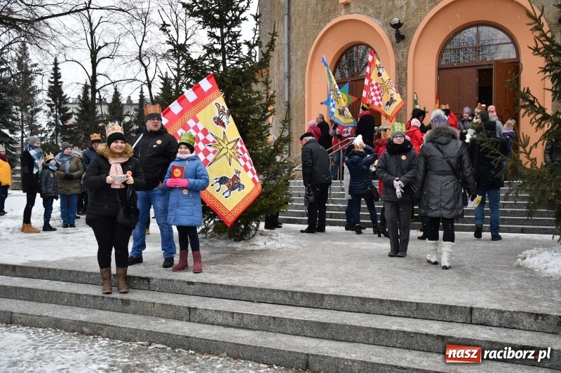 Zdjęcie w galerii na portalu naszraciborz.pl: Raciborski Orszak Trzech Króli tym razem miał trzy strumienie WIDEO wiadomości z regionu