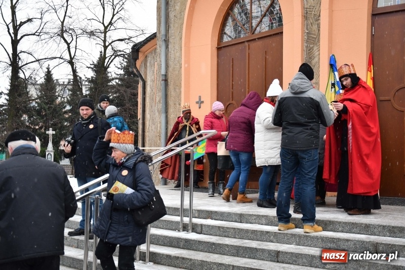 Zdjęcie w galerii na portalu naszraciborz.pl: Raciborski Orszak Trzech Króli tym razem miał trzy strumienie WIDEO wiadomości z regionu