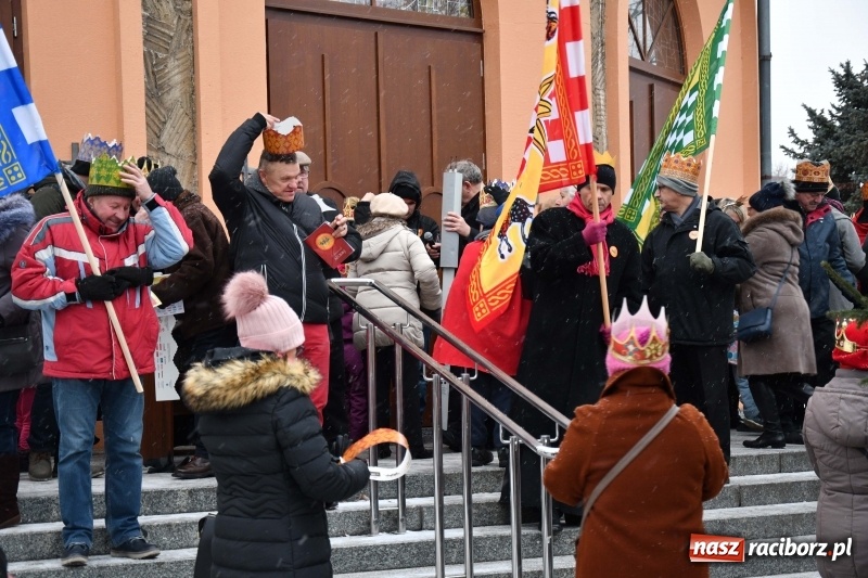 Zdjęcie w galerii na portalu naszraciborz.pl: Raciborski Orszak Trzech Króli tym razem miał trzy strumienie WIDEO wiadomości z regionu