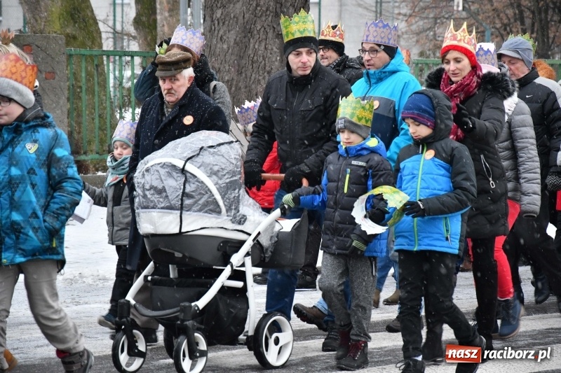 Zdjęcie w galerii na portalu naszraciborz.pl: Raciborski Orszak Trzech Króli tym razem miał trzy strumienie WIDEO wiadomości z regionu