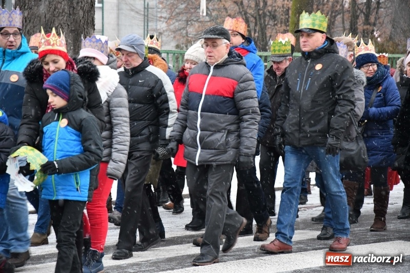 Zdjęcie w galerii na portalu naszraciborz.pl: Raciborski Orszak Trzech Króli tym razem miał trzy strumienie WIDEO wiadomości z regionu
