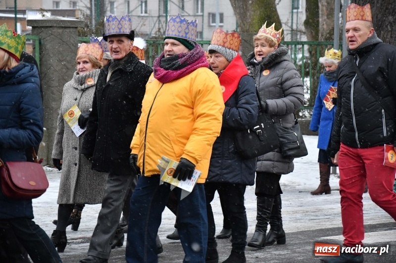 Zdjęcie w galerii na portalu naszraciborz.pl: Raciborski Orszak Trzech Króli tym razem miał trzy strumienie WIDEO wiadomości z regionu