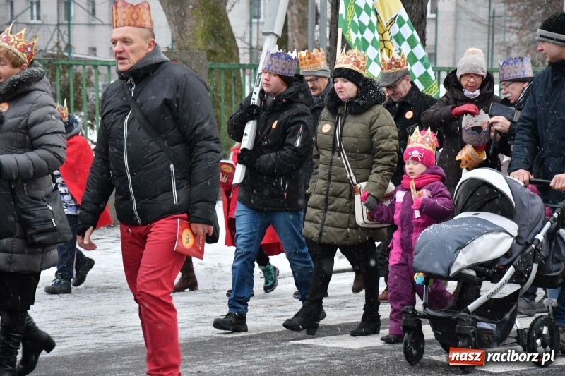 Zdjęcie w galerii na portalu naszraciborz.pl: Raciborski Orszak Trzech Króli tym razem miał trzy strumienie WIDEO wiadomości z regionu