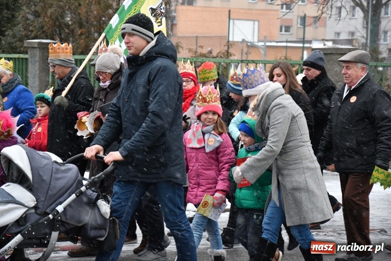 Zdjęcie w galerii na portalu naszraciborz.pl: Raciborski Orszak Trzech Króli tym razem miał trzy strumienie WIDEO wiadomości z regionu