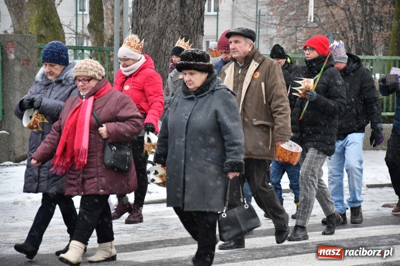 Zdjęcie w galerii na portalu naszraciborz.pl: Raciborski Orszak Trzech Króli tym razem miał trzy strumienie WIDEO wiadomości z regionu