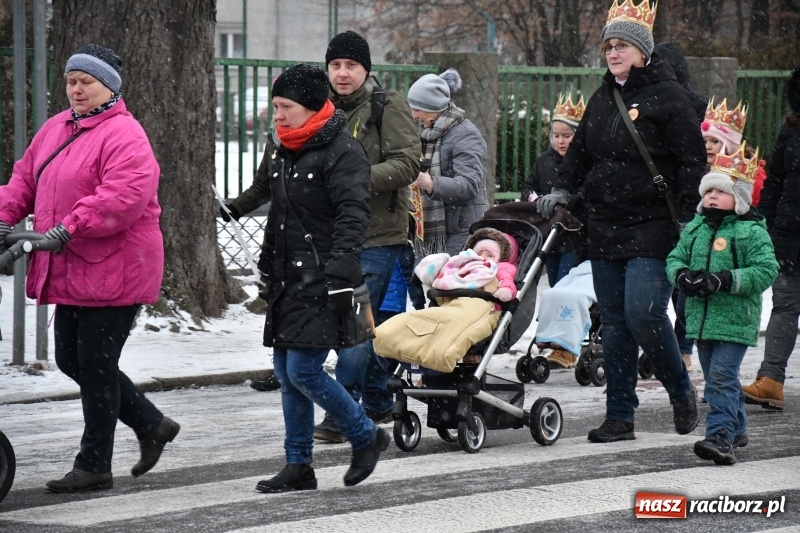 Zdjęcie w galerii na portalu naszraciborz.pl: Raciborski Orszak Trzech Króli tym razem miał trzy strumienie WIDEO wiadomości z regionu